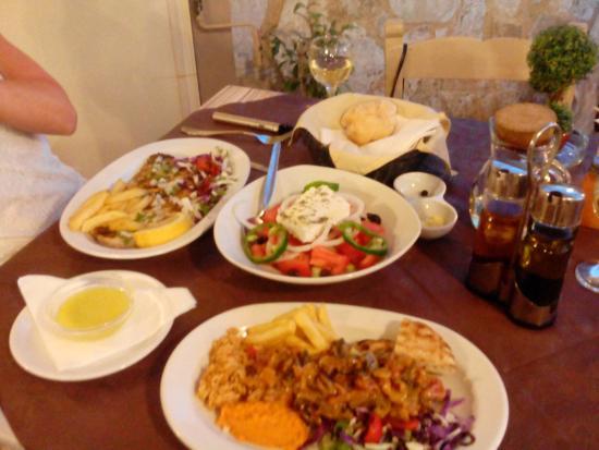 Romeos Family Restaurant