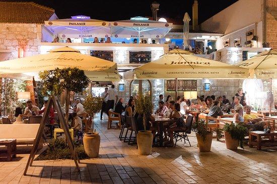 Wine Bar & Restaurant Artichoke