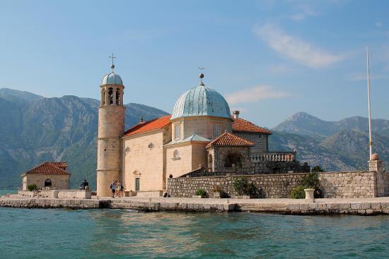 Panna Marie ve skalách