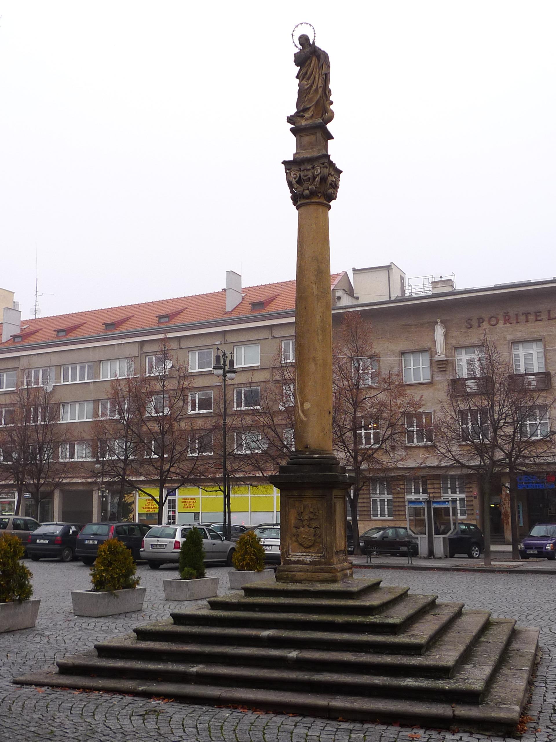 Sloup se sochou Panny Marie