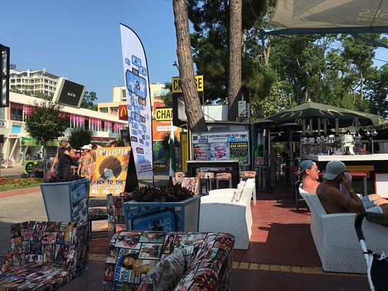 Hollister Food Music & Bar