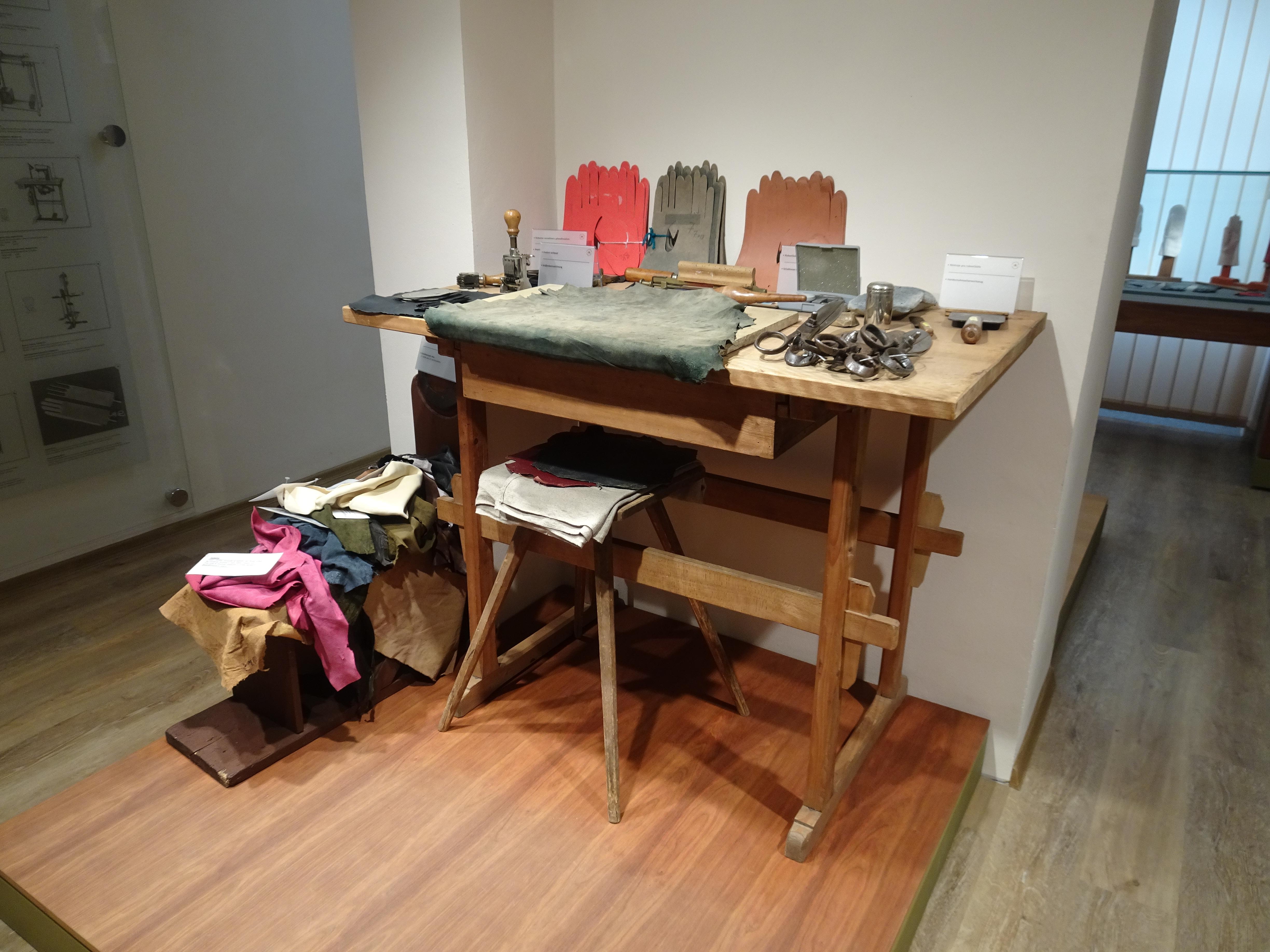 Rukavičkářská expozice Abertamy